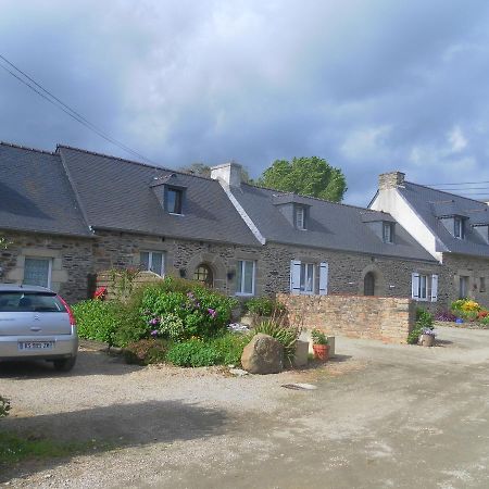 Les Gites De Kerroyal Garlan Exterior photo