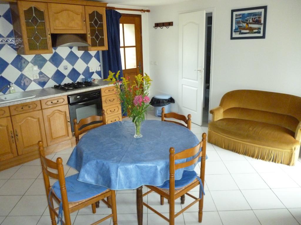 Les Gites De Kerroyal Garlan Room photo