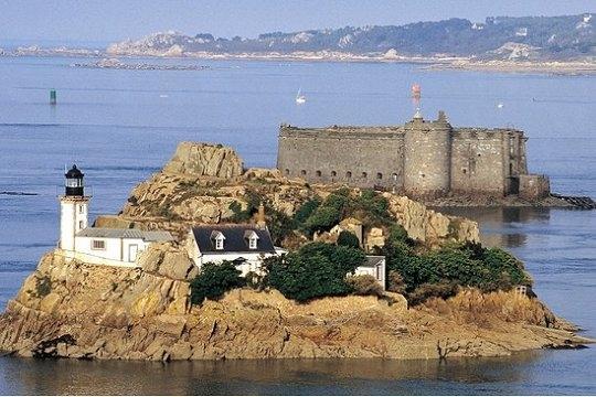Les Gites De Kerroyal Garlan Exterior photo