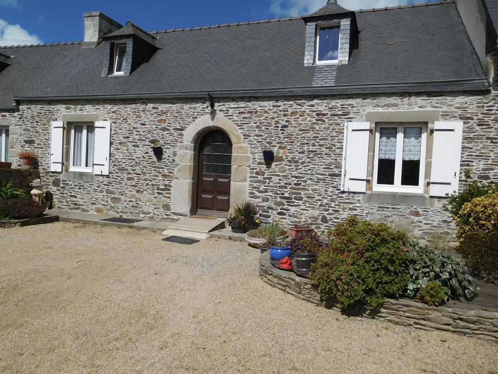 Les Gites De Kerroyal Garlan Exterior photo