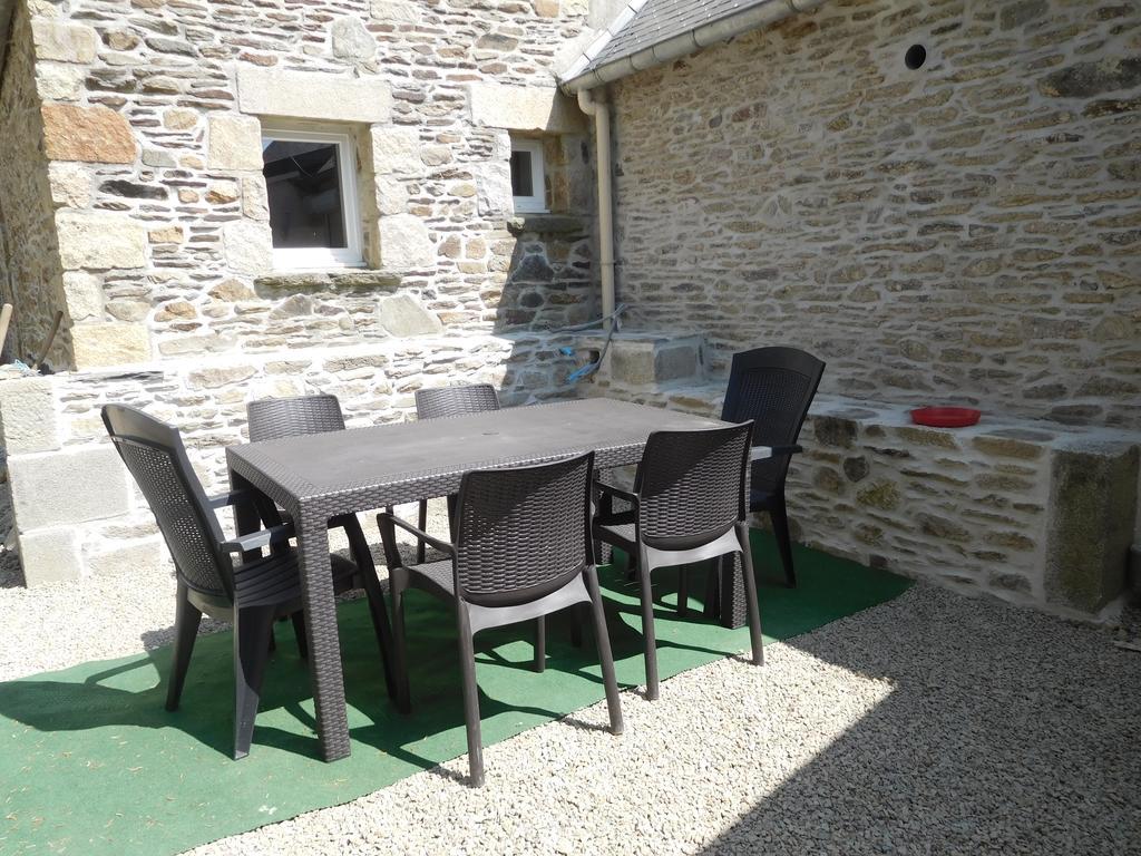 Les Gites De Kerroyal Garlan Exterior photo
